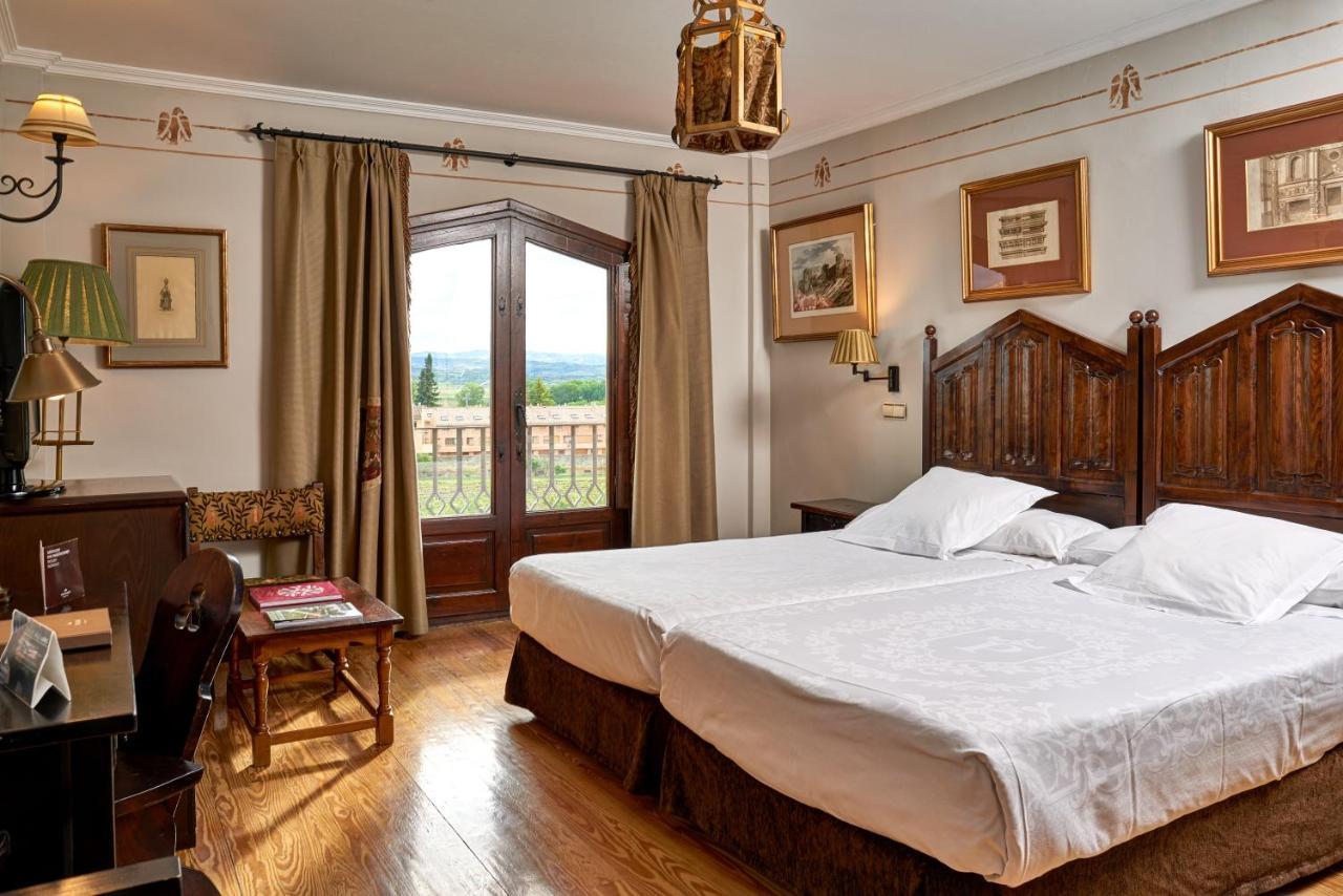 Parador De Olite Luaran gambar