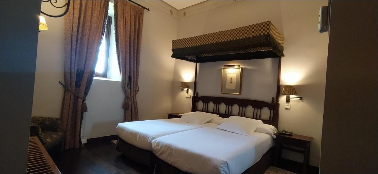 Parador De Olite Luaran gambar