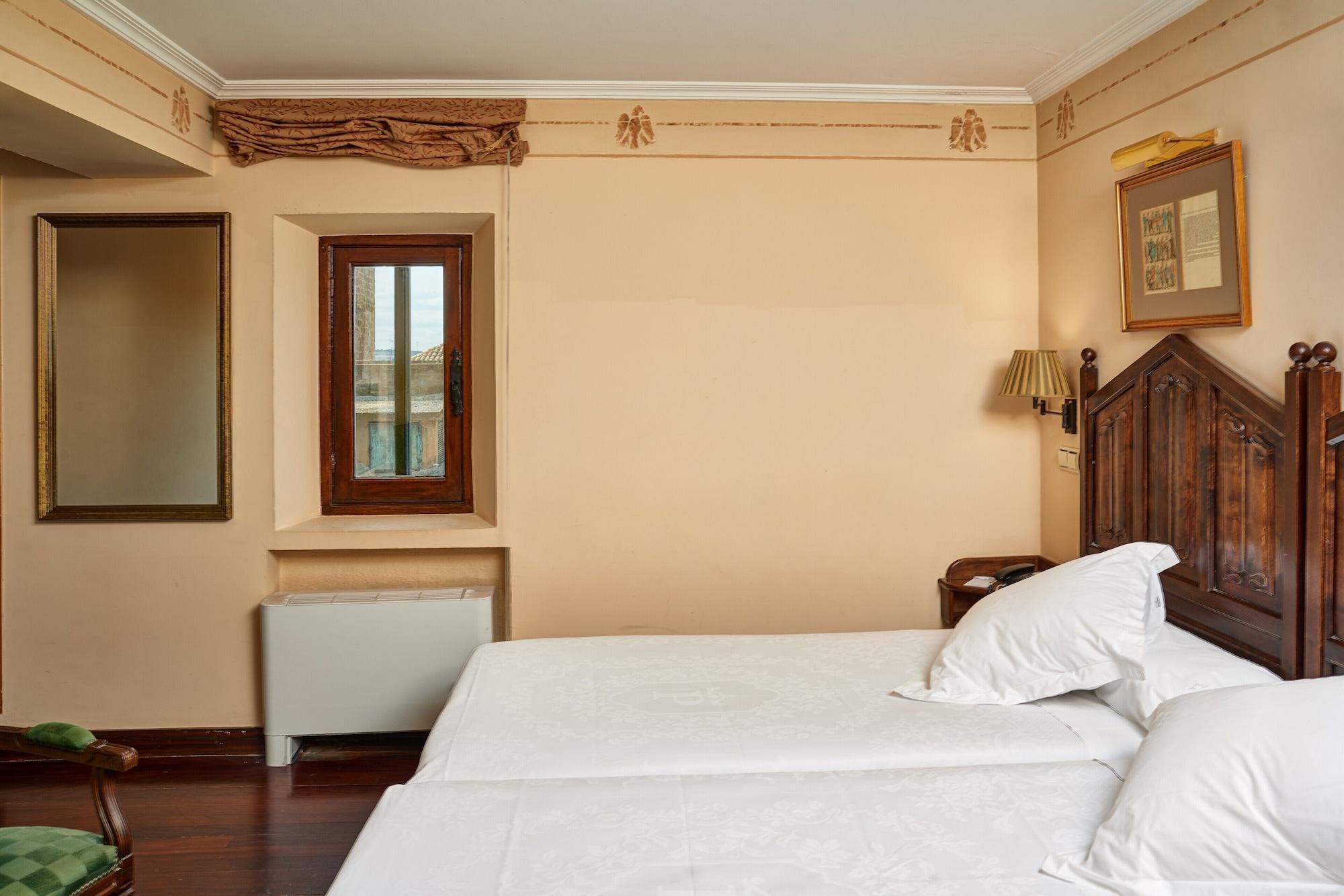 Parador De Olite Luaran gambar