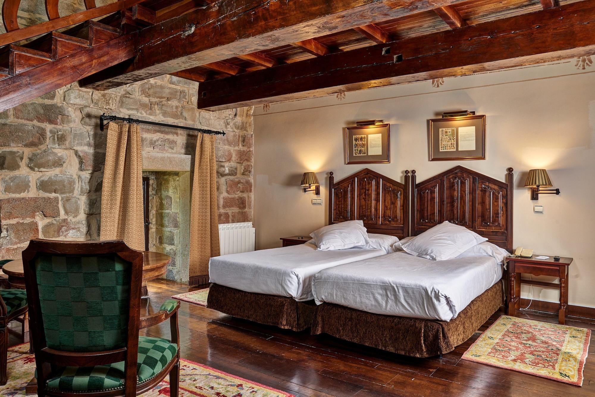 Parador De Olite Luaran gambar