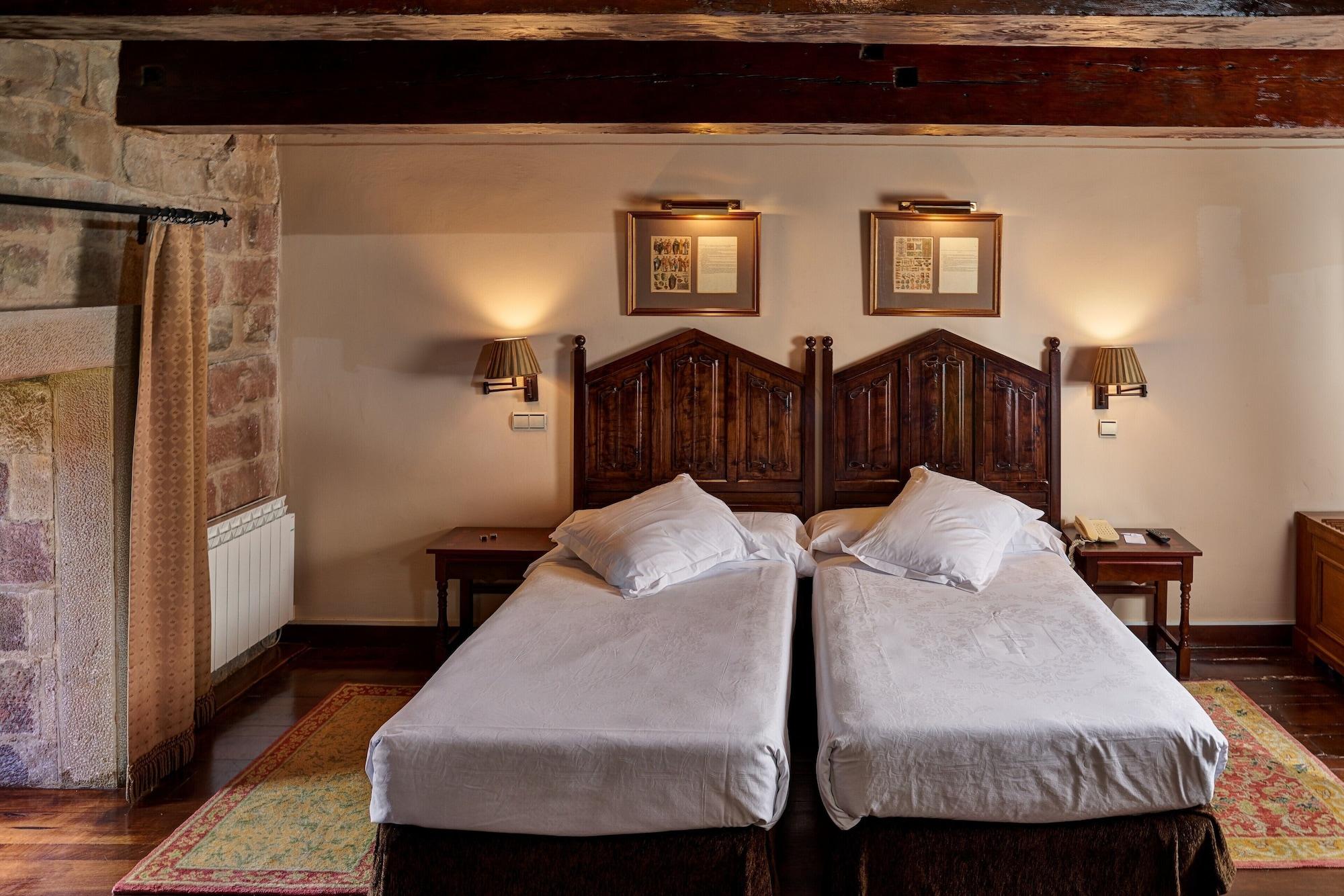 Parador De Olite Luaran gambar