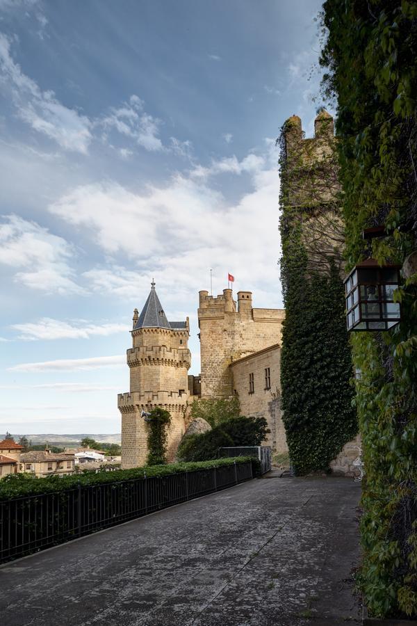 Parador De Olite Luaran gambar