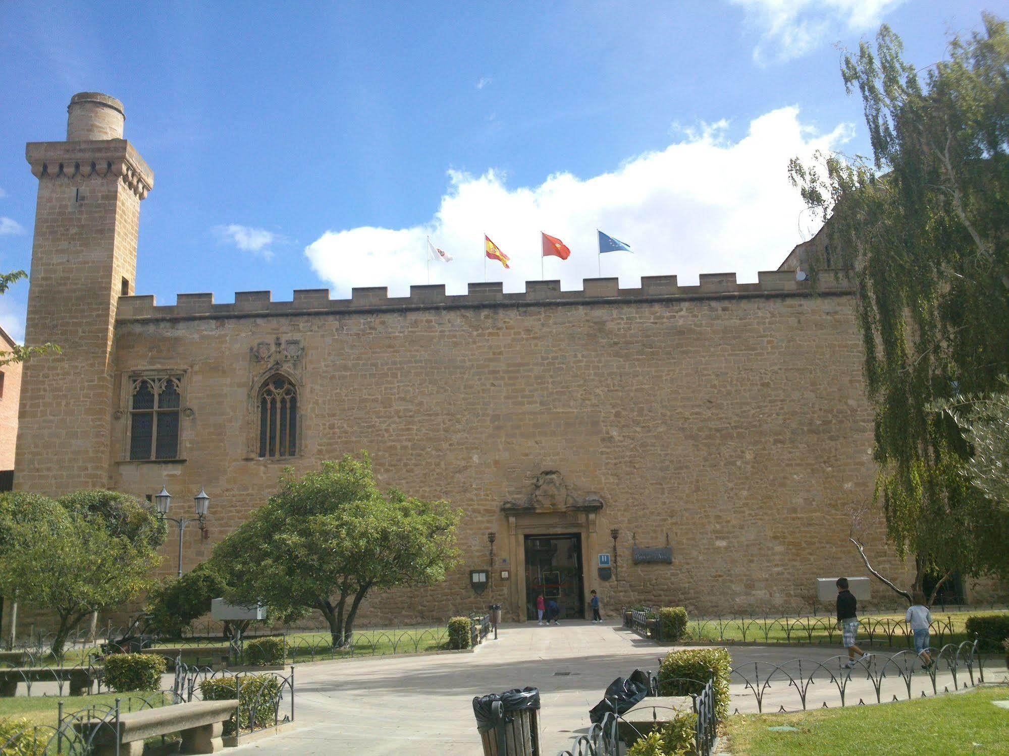 Parador De Olite Luaran gambar