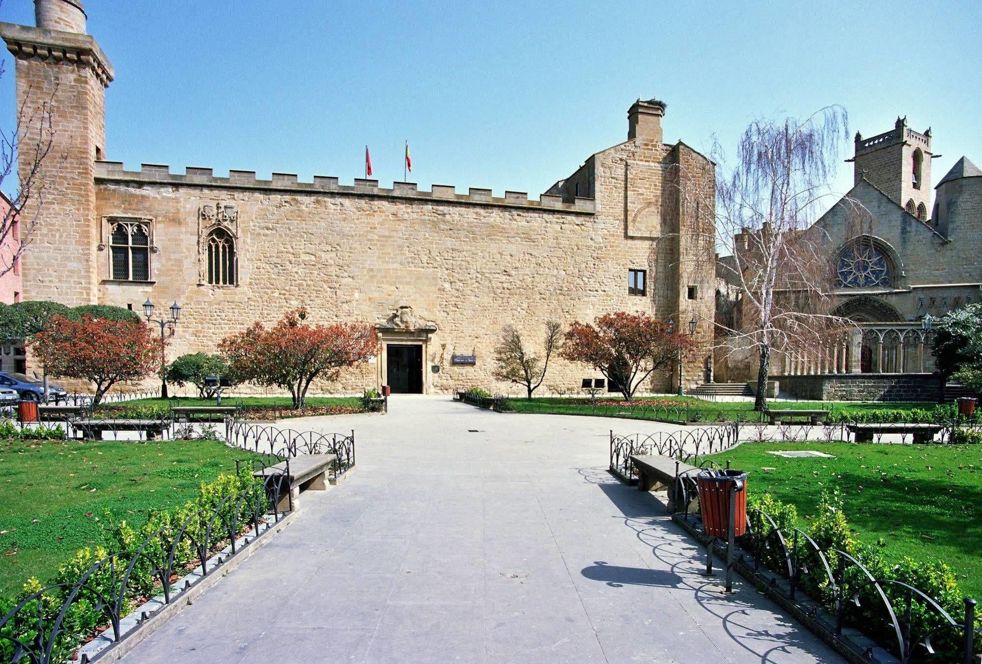 Parador De Olite Luaran gambar